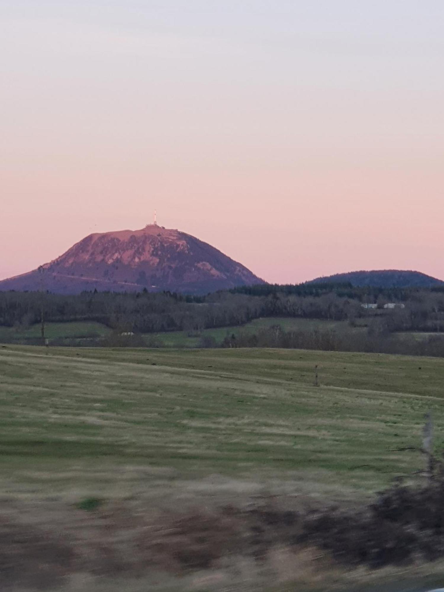 Gite M Et M Nébouzat Buitenkant foto